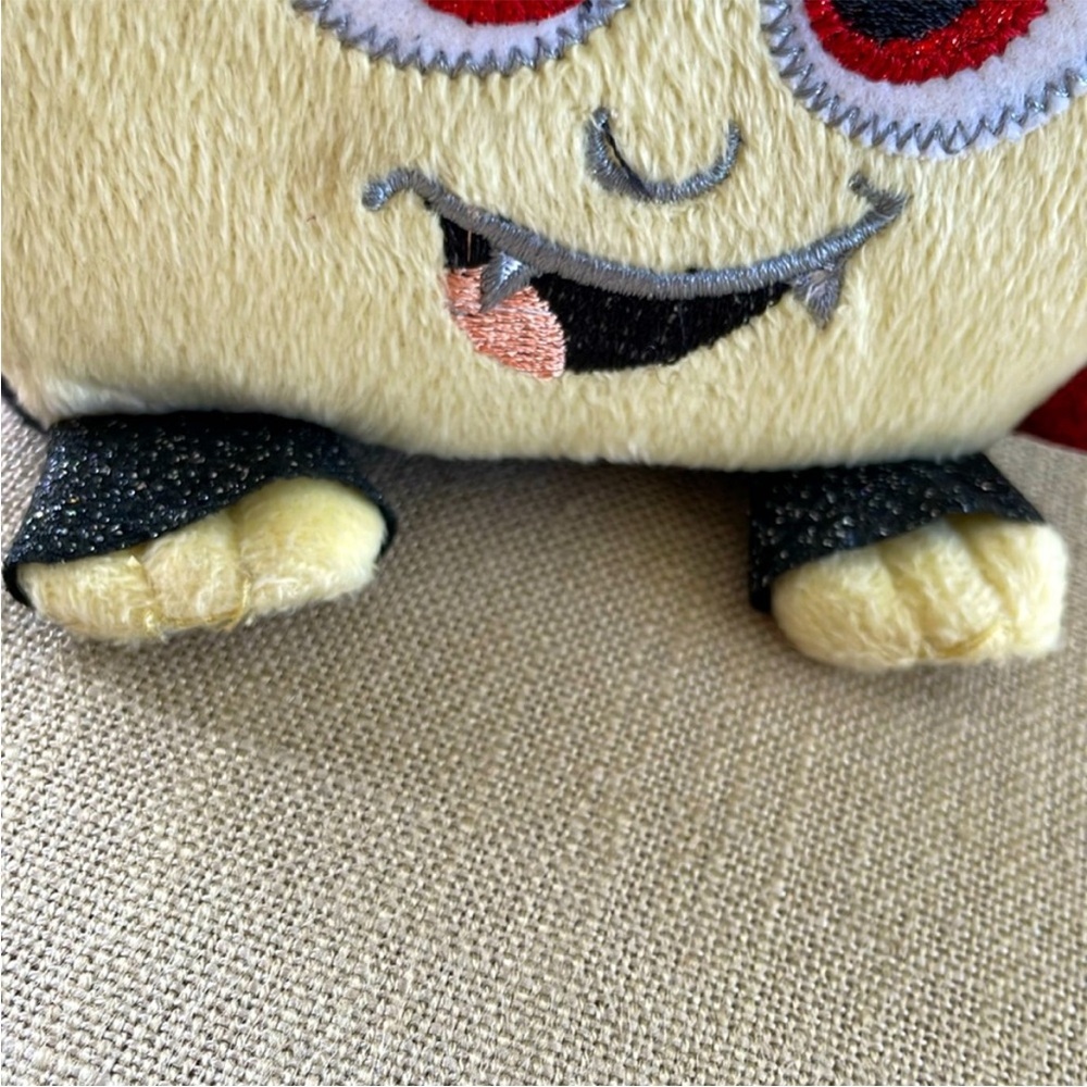 Vampire Cube Plush - Picture 7 of 12